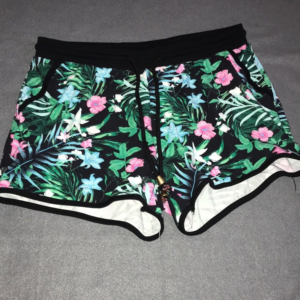 Floral shorts with pockets